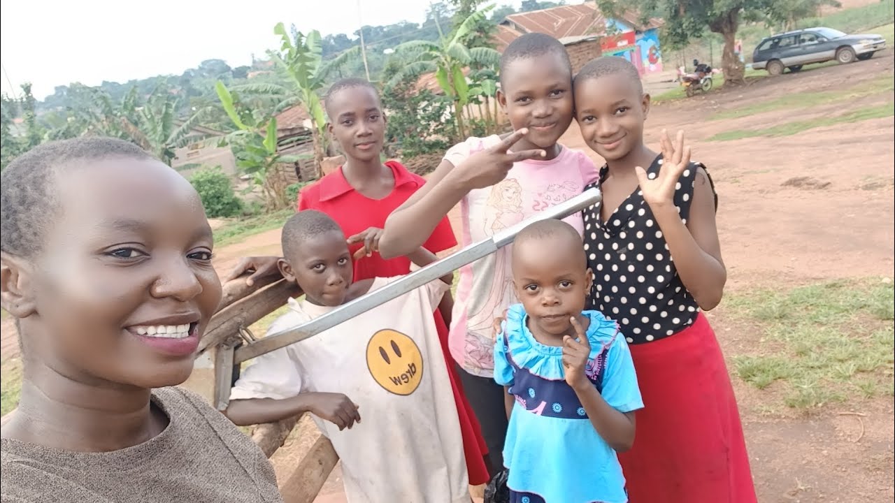 Village life in Africa 🌍  Uganda 🇺🇬  , see my kids 