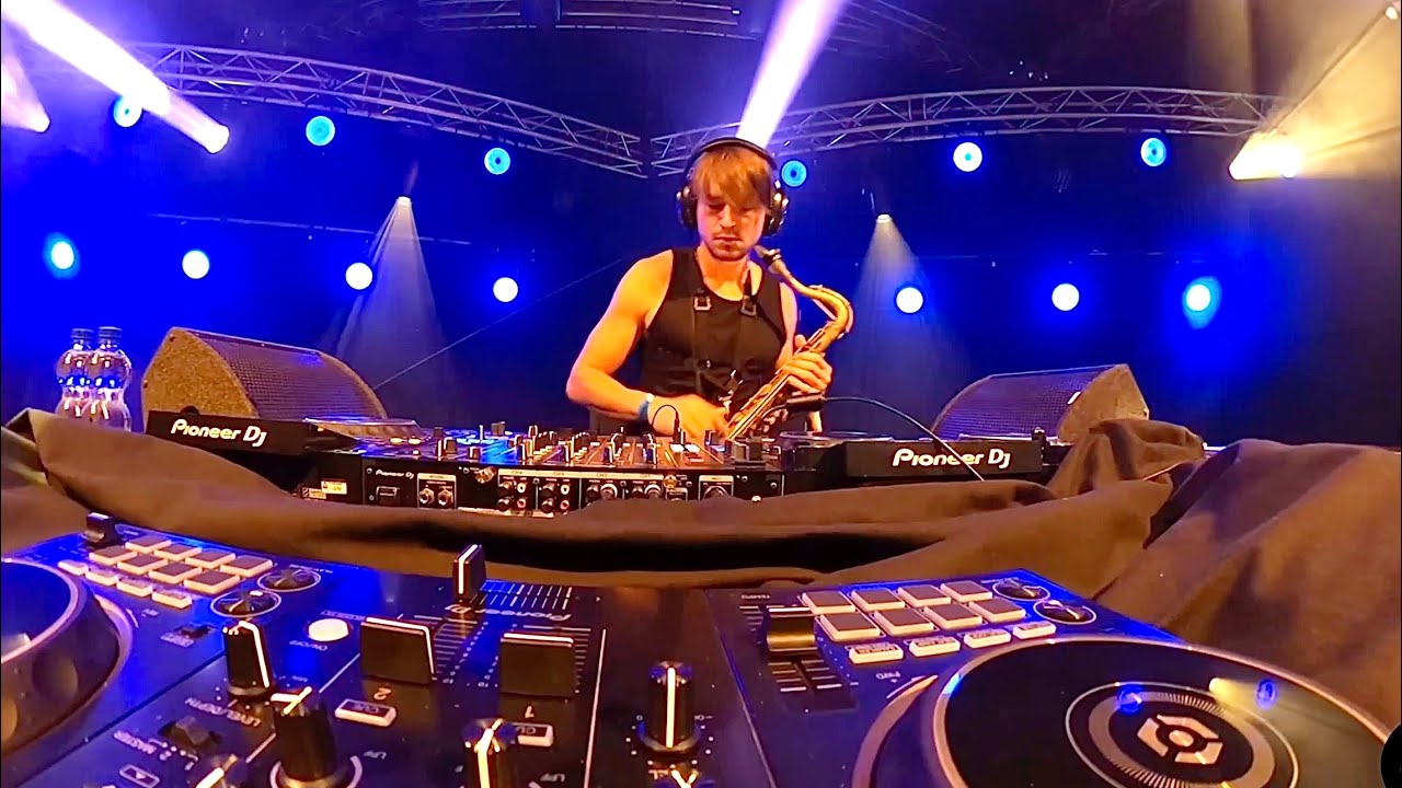 WENZL - live DJ Set in Holland
