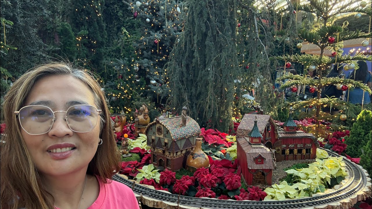FLOWER DOME AT GARDEN’S BY THE BAY