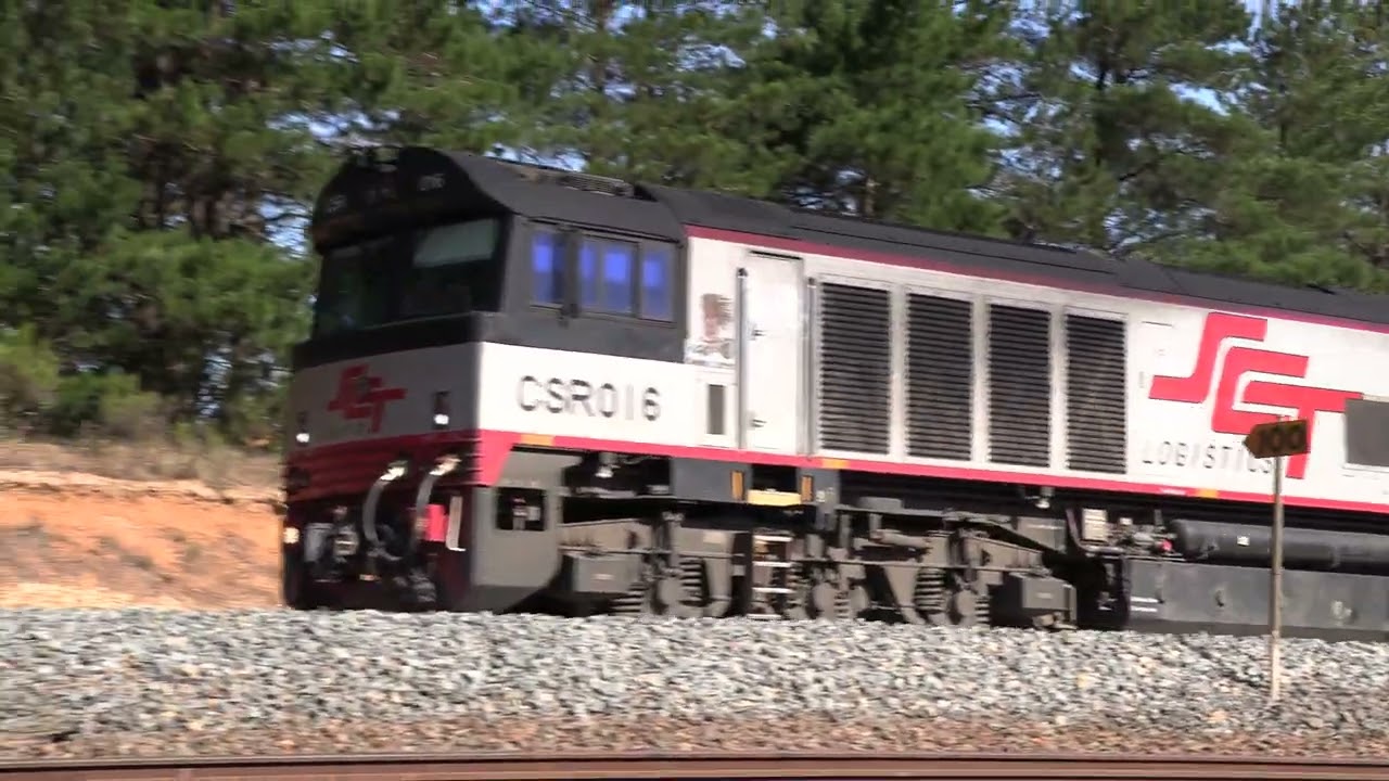 Freight Trains at Kilmore East - Finaly got the Steel Train