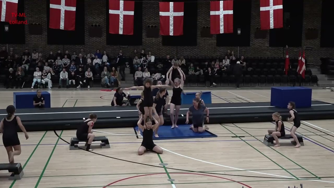 Acro spring rytme en kombination af akrobatik, spring og rytmisk gymnastik