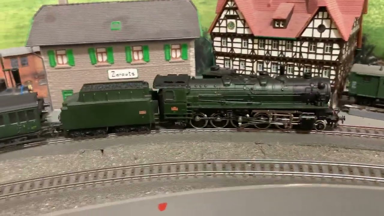 M&auml;rklin 3046 SNCF 150X con tren original de SFM de 1959