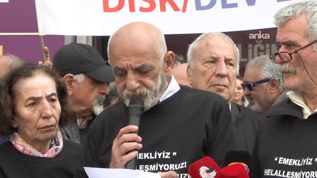 DEV Emekli Sen üyeleri, bayram ikramiyesinin artırılmaması nedeniyle açıklama yapıyor #Canlı