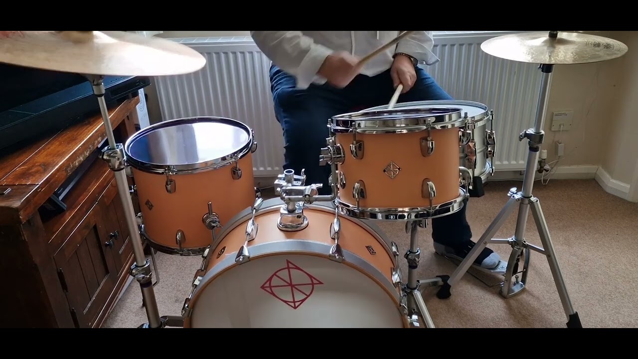 Dixon Little Roomer (in Peach) with Remo Colortone heads.