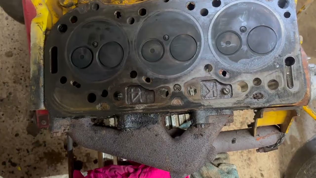 Замена прокладки головки блока цилиндров Ford 2610