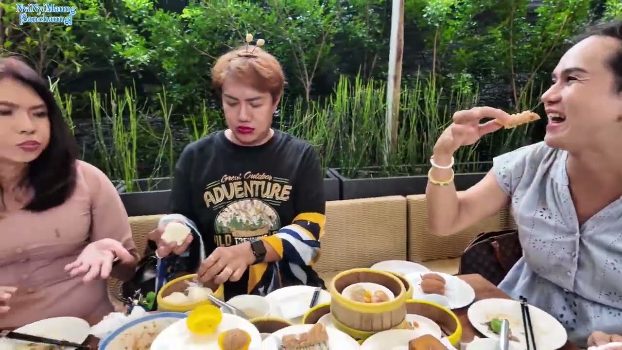 Masterchef မှာ ဆု ရထားတဲ့ ဒင်းဆမ်း ဆိုင် မှာ အဝ ဆွဲပြီ…..