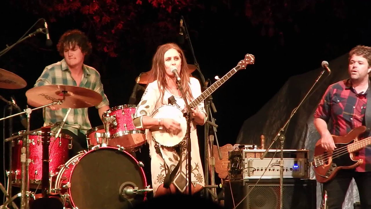 Kasey Chambers-Seven Nation Army (Rocky Mountain Folks Festival)