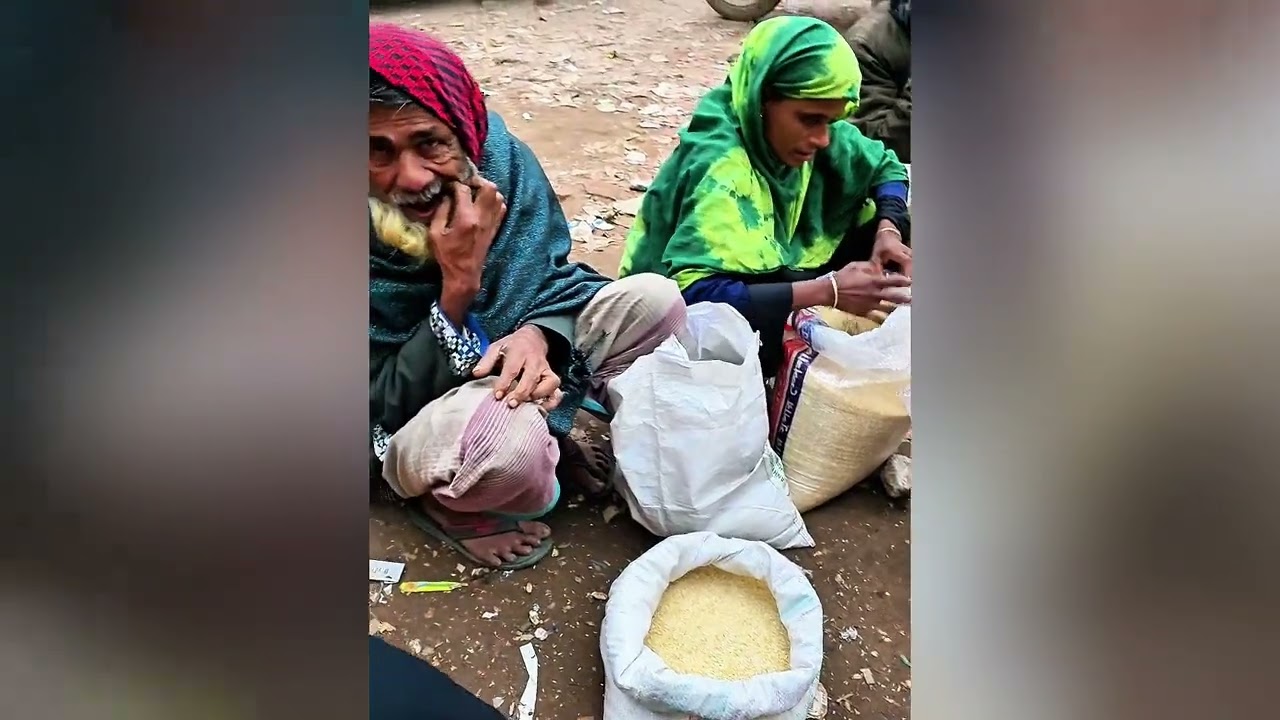 ভিক্ষা করা চাল বিক্রি হচ্ছে হাটে ৫২ টাকা কেজি ধরে 