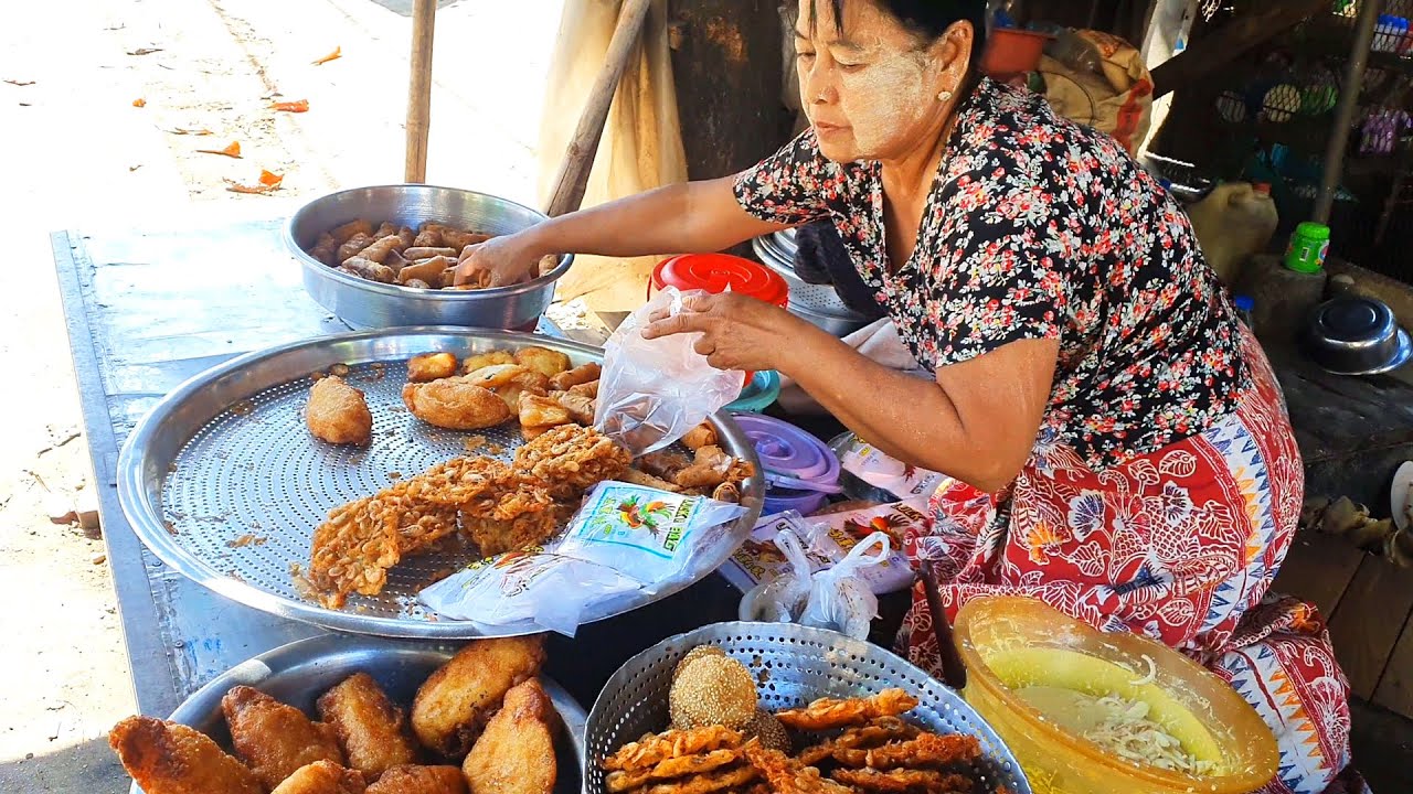POPULAR STREET FOOD MYANMAR  - BURMESE ONION FRITTERS ( KYETHUN KYAW )