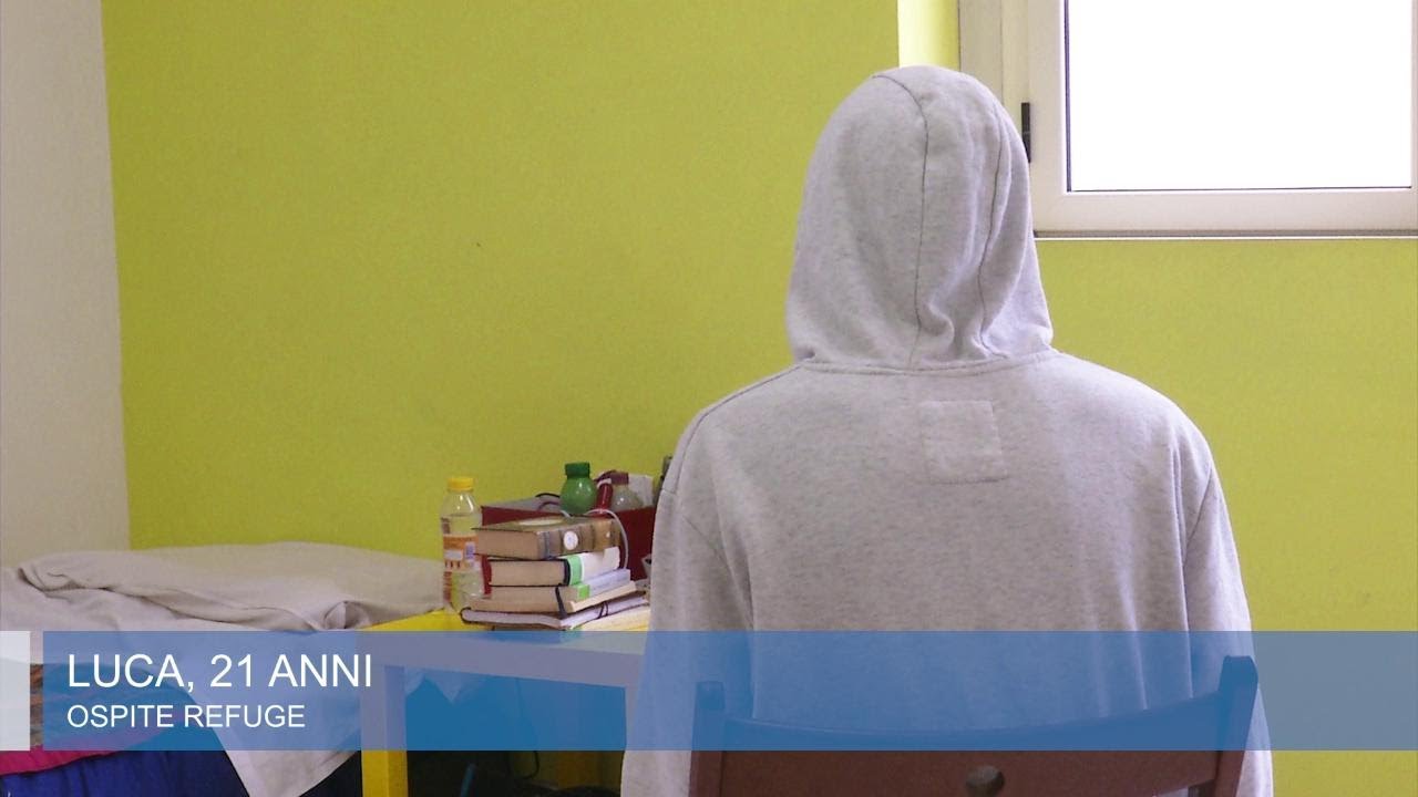 Roma, nel centro di accoglienza Lgbt. Luca: "Cacciato da mia madre, sono finito in strada"