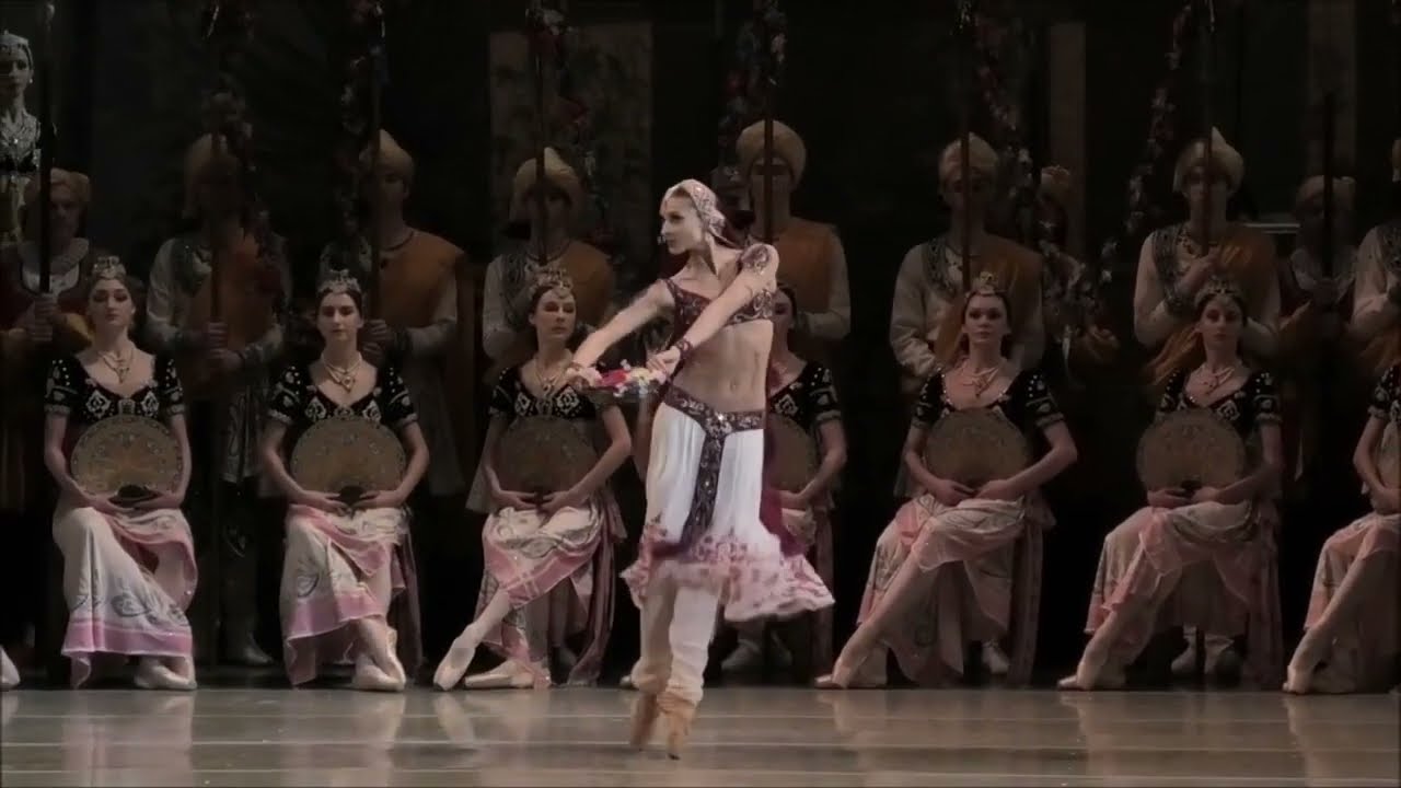 Ekaterina Kondaurova (Mariinsky ballet)   La Bayadere,  Act 1,  Scene 2 - Death of Nikiya