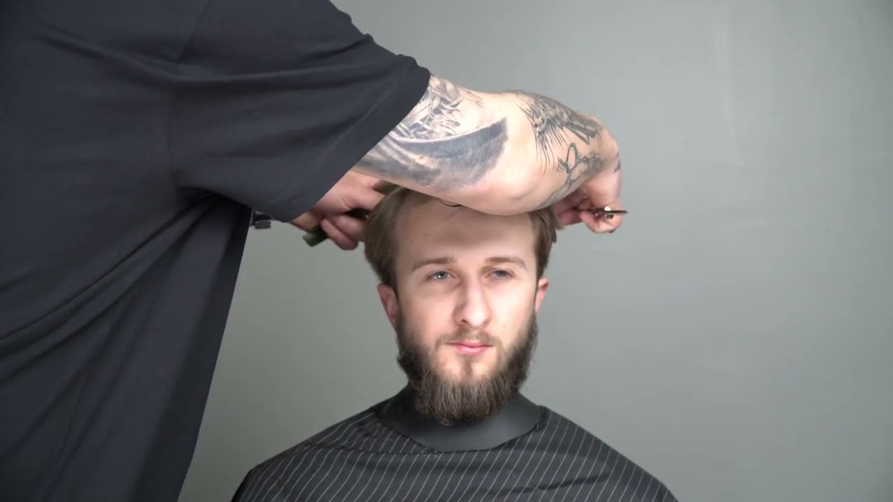 Pokyčiai- vidutinio ilgio plaukų kirpimas su Pauliumi Sokolovu