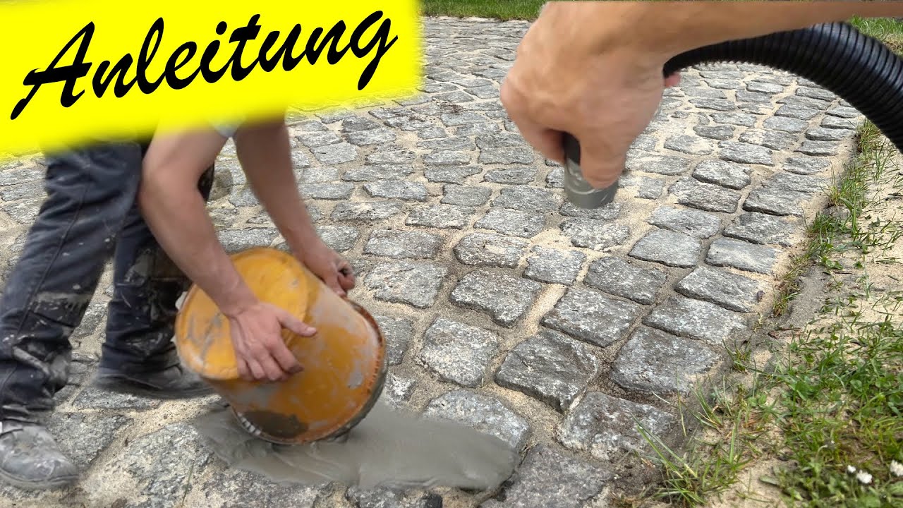 Pflasterfugen reinigen und mit Fugenm&ouml;rtel erneuern