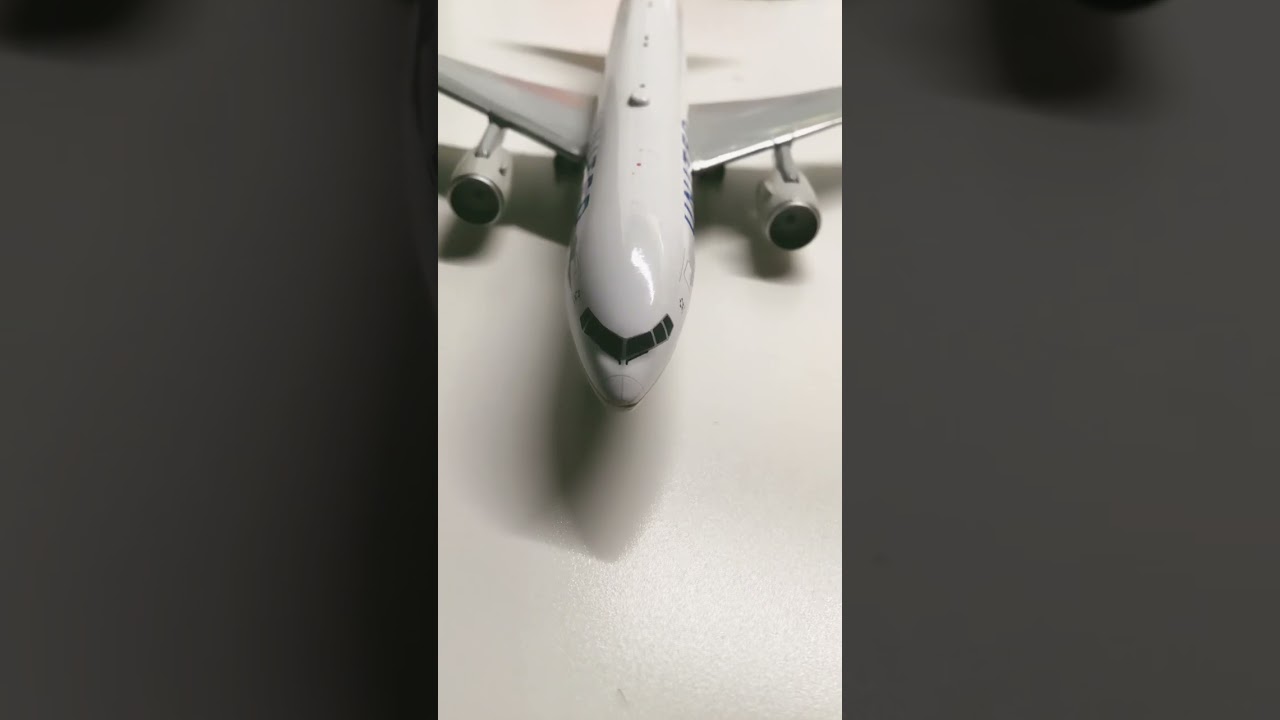 United B777-200ER