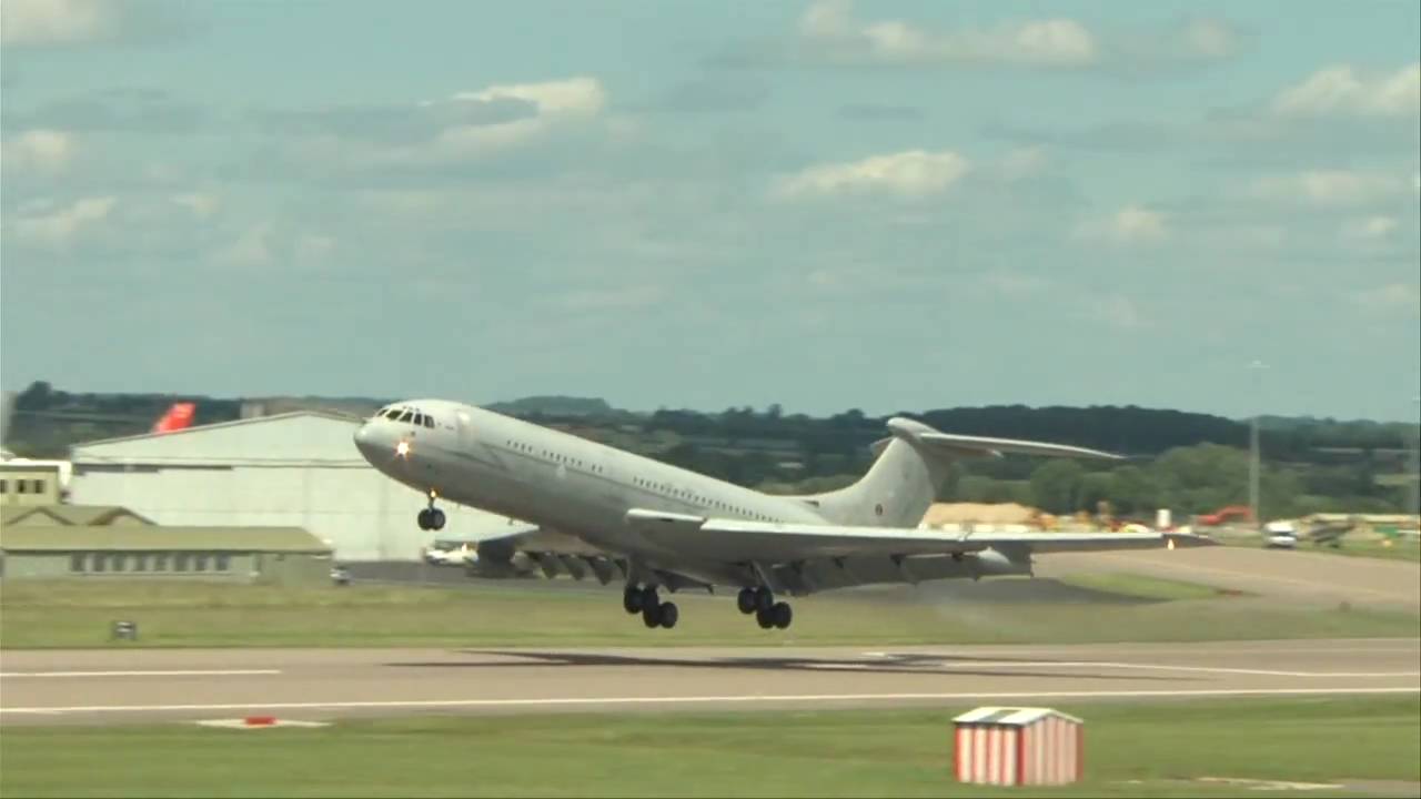 Vulcan & VC10 Formation Brize Norton 2009 [HD]