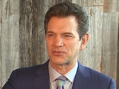 Chris Isaak's Romantic Side
