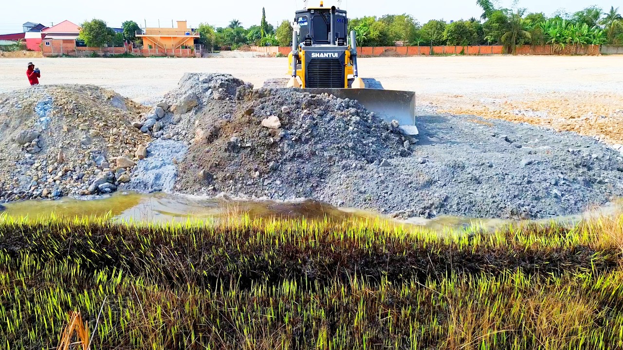 Nicely Landfill Corners Work Completed! Skilled Shantui & Dozers Pushing Soil with Dump Trucks