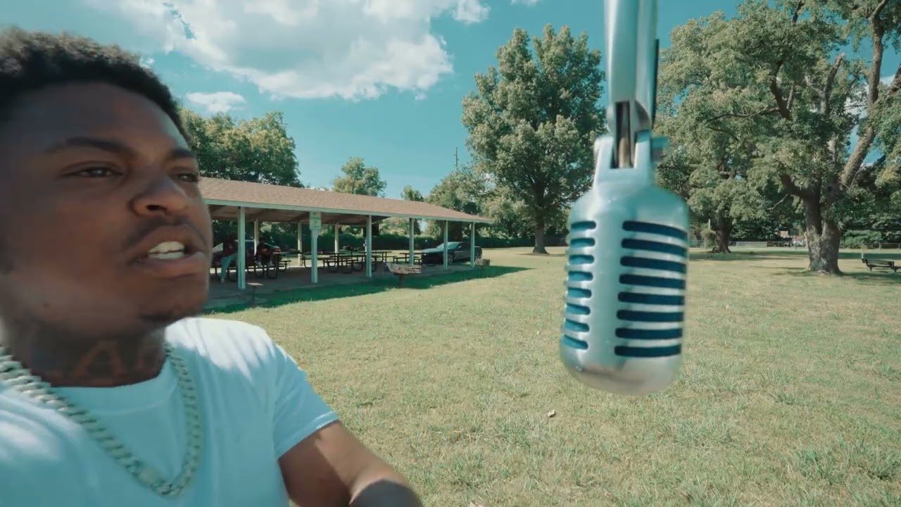 Luh Lark - The Type (Live Performance)