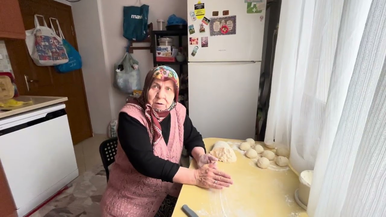 HAMUR 🥺YIYE YIYE HAMUR 🤓GIBI OLDUK 🧐YA AMA 🤭G&Uuml;ZEL YAPIYOR BONCUK 🧿NE ☺️YAPALIM ￼