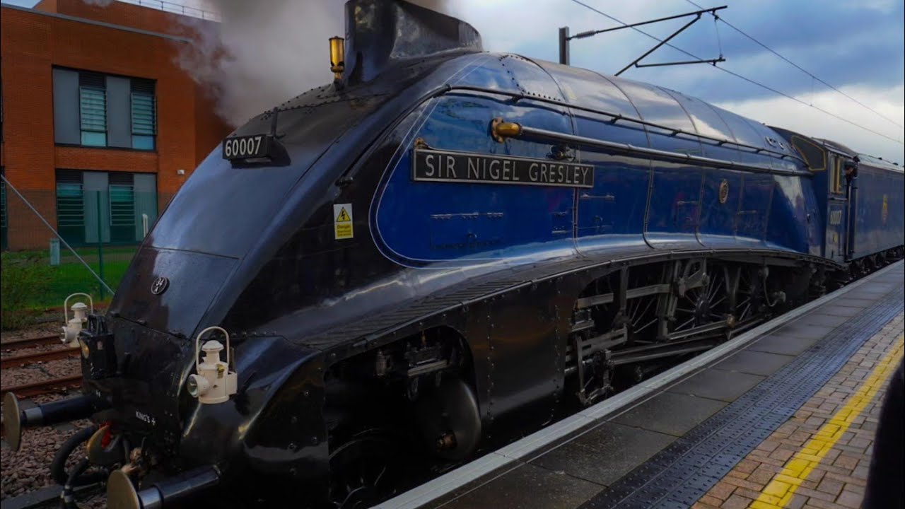 Sir Nigel Gresley 60007 visits York station.