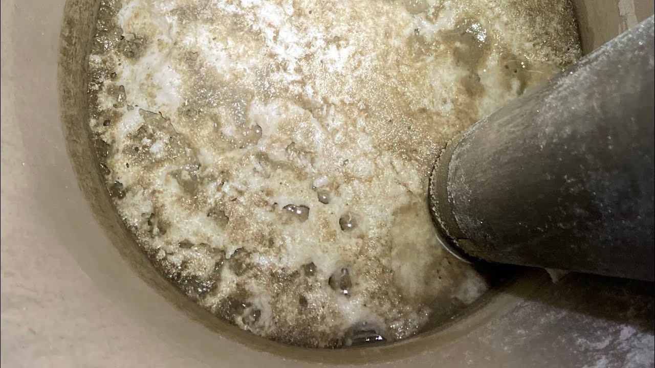 Некачественный солевой бак - техническое обслуживание умягчителя воды