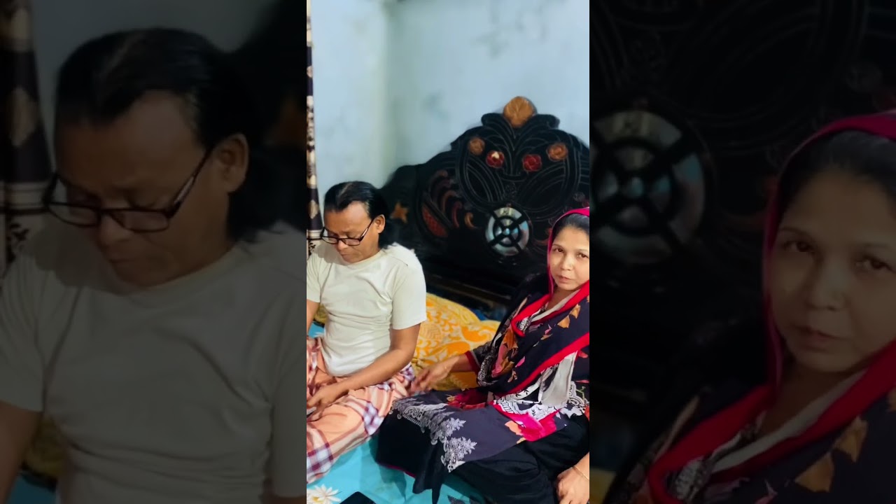 আম্মায় আব্বার কাছে ড্রেসের আবদার কররা। 
