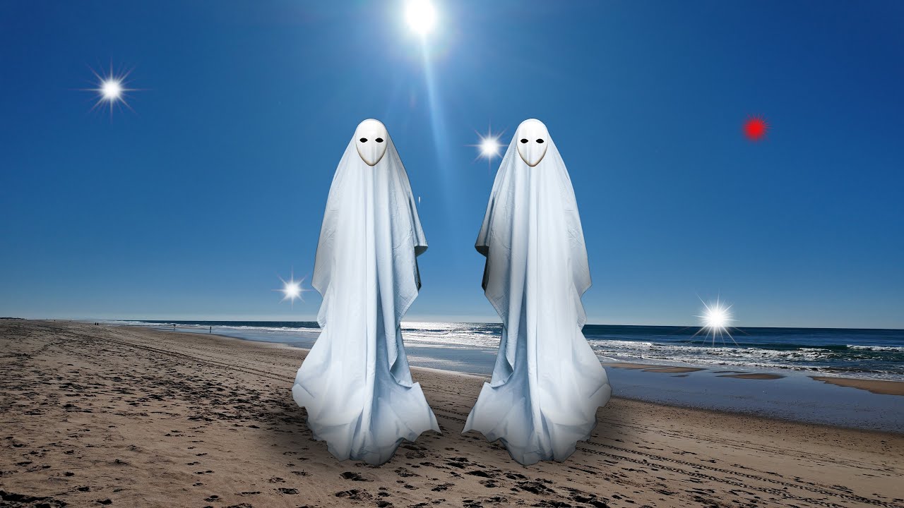 Aliens visit the beach - The Conil Case - Conil de la Frontera, Spain
