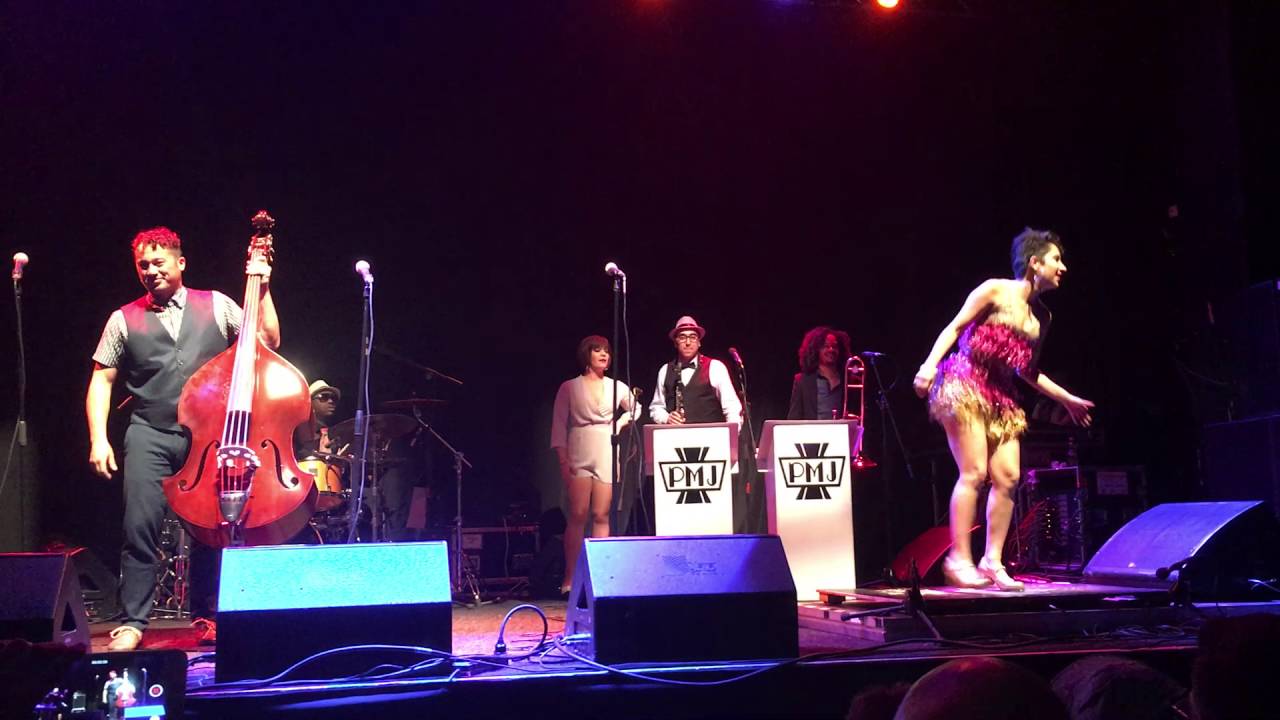 All About That Base - Sara Niemietz, Aubrey Loban, Cristina Gatti and Sarah Reich in Moscow live