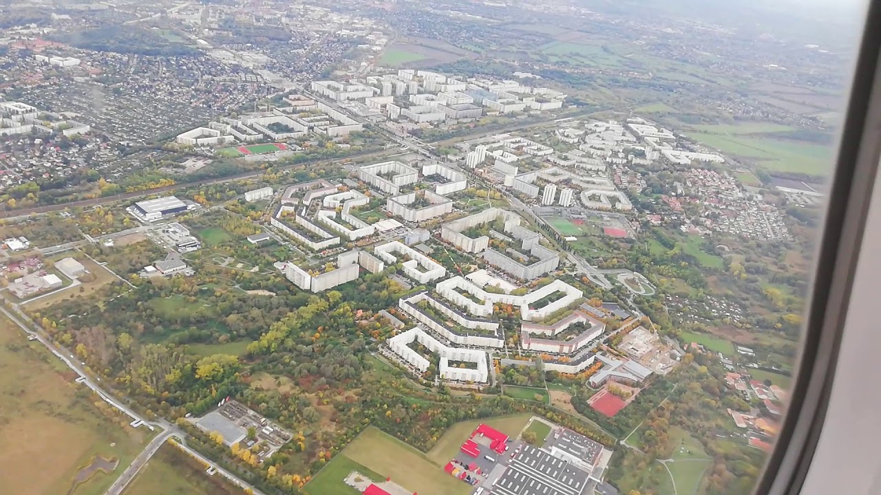 Landing in Berlin Tegel Airport, Germany, Easy jet from Milan. Landung Flughafen Tegel aus Mailand