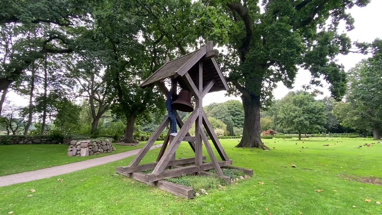Jernklokken fra Nærum på Egebæksvangs Kirkegaard