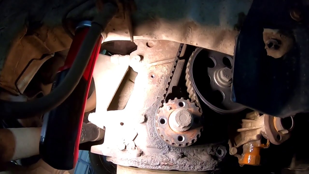 Golf 1.6 D / TD water pump failure, timing belt change - Why pay someone else if you can do it too?