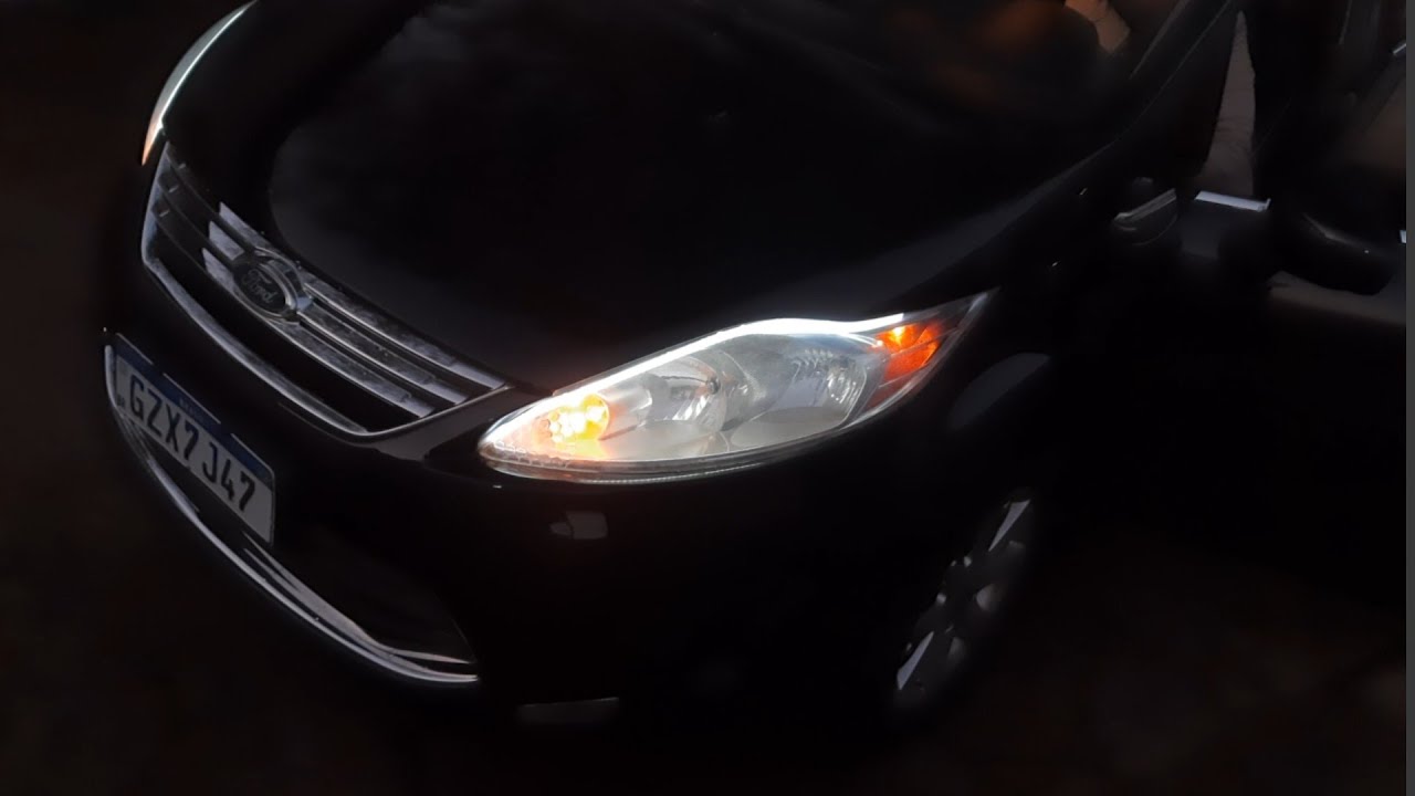 Fita led DRL sequencial ensino a instalar no New Fiesta Sedan México 2011.