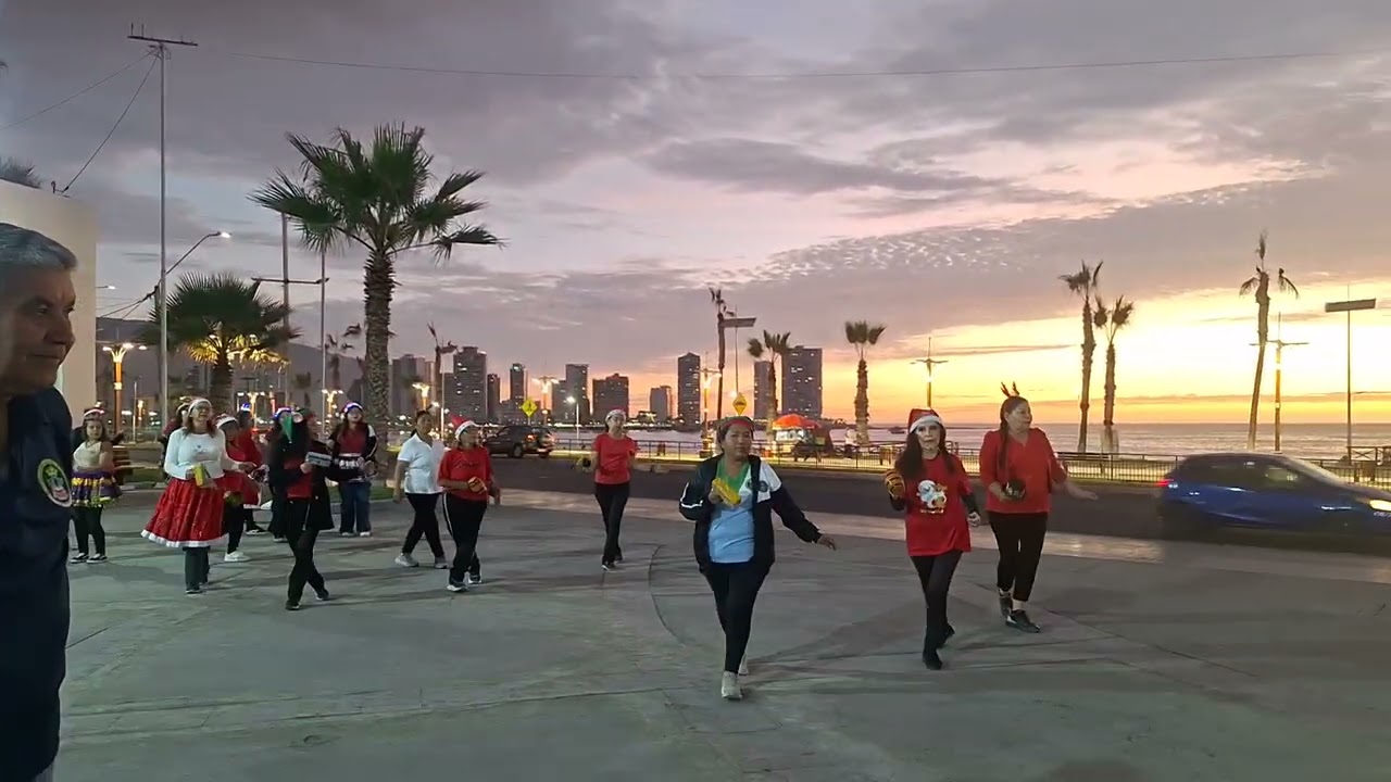 Actividad temática navideña en la morenada Comibol bloque iquique 2025.