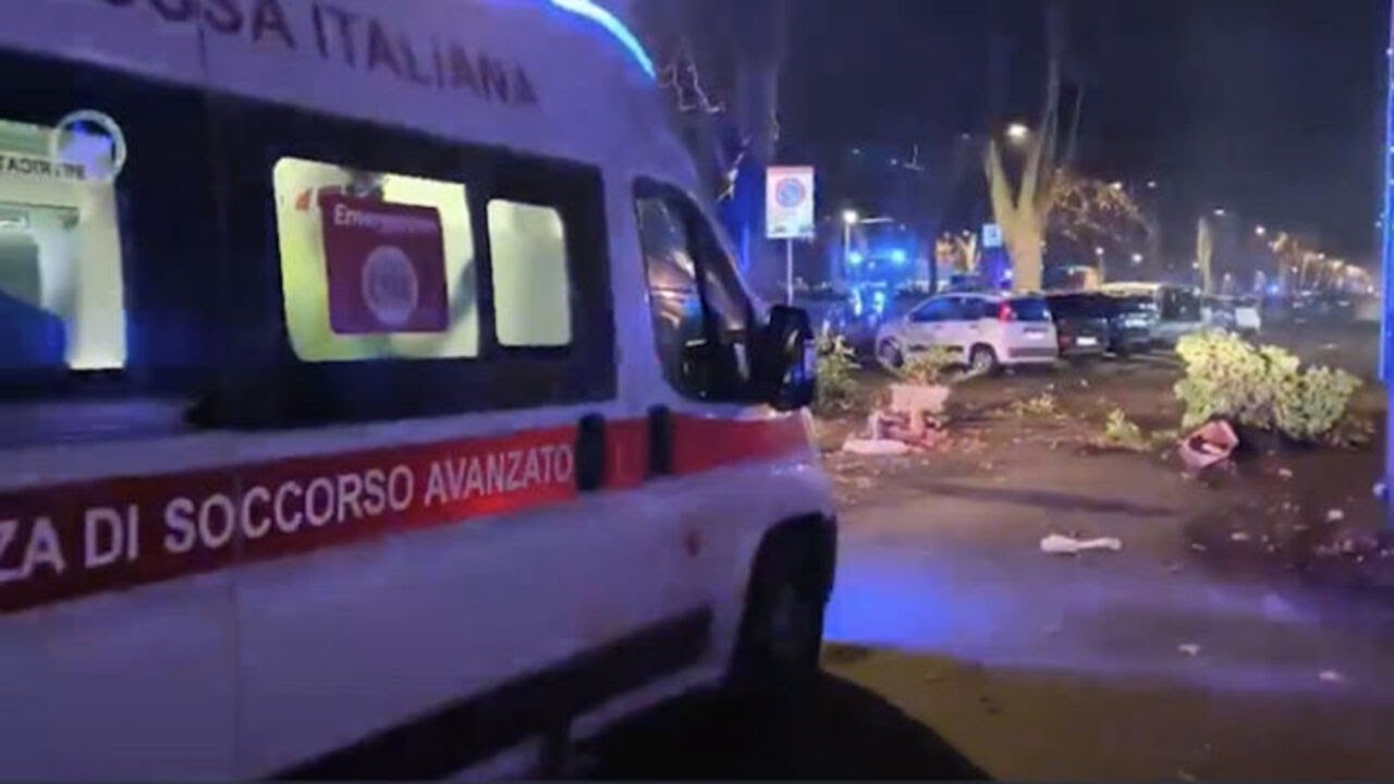 Torino, corteo per Askatasuna: le ambulanze si districano fra i detriti