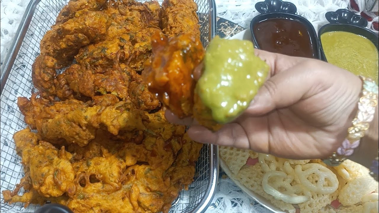 इफ्तार में बनाएं खट्टे-मीठे-चटपटे ब्रेड पकोड़े | Crispy Bread Pakoda & Mirch Pakoda Recipe