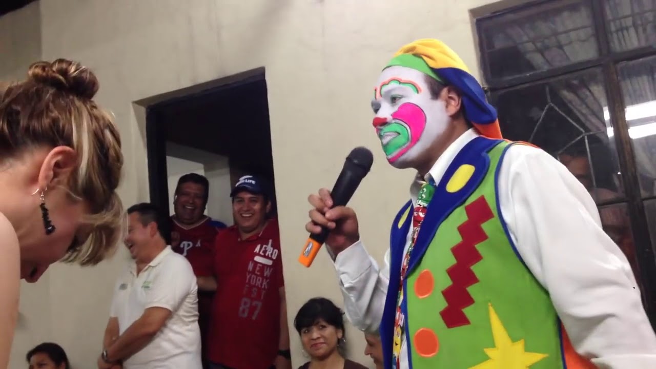 PAYASO BRINCOS DE MONTERREY EN UN SHOW PARA ADULTOS. TEL.8129-71-5283