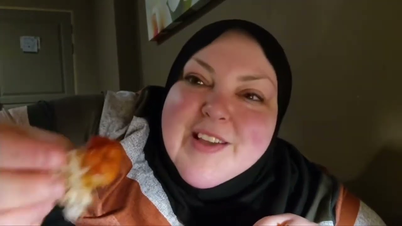 Foodie Beauty eats a 💩 load of food in 24hrs /everything she ate