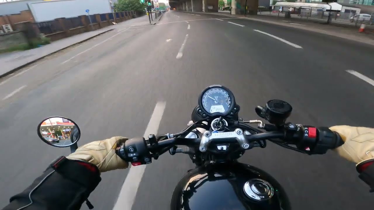 Detour | London 4K 🇬🇧 | Triumph Bonneville