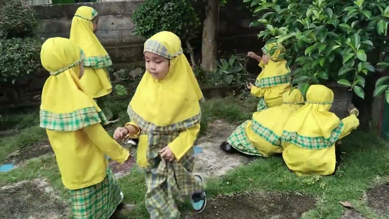 Hari Peduli Sampah, TK Plus Wahidiyah Sampung, Jum'at 13 Februari 2026