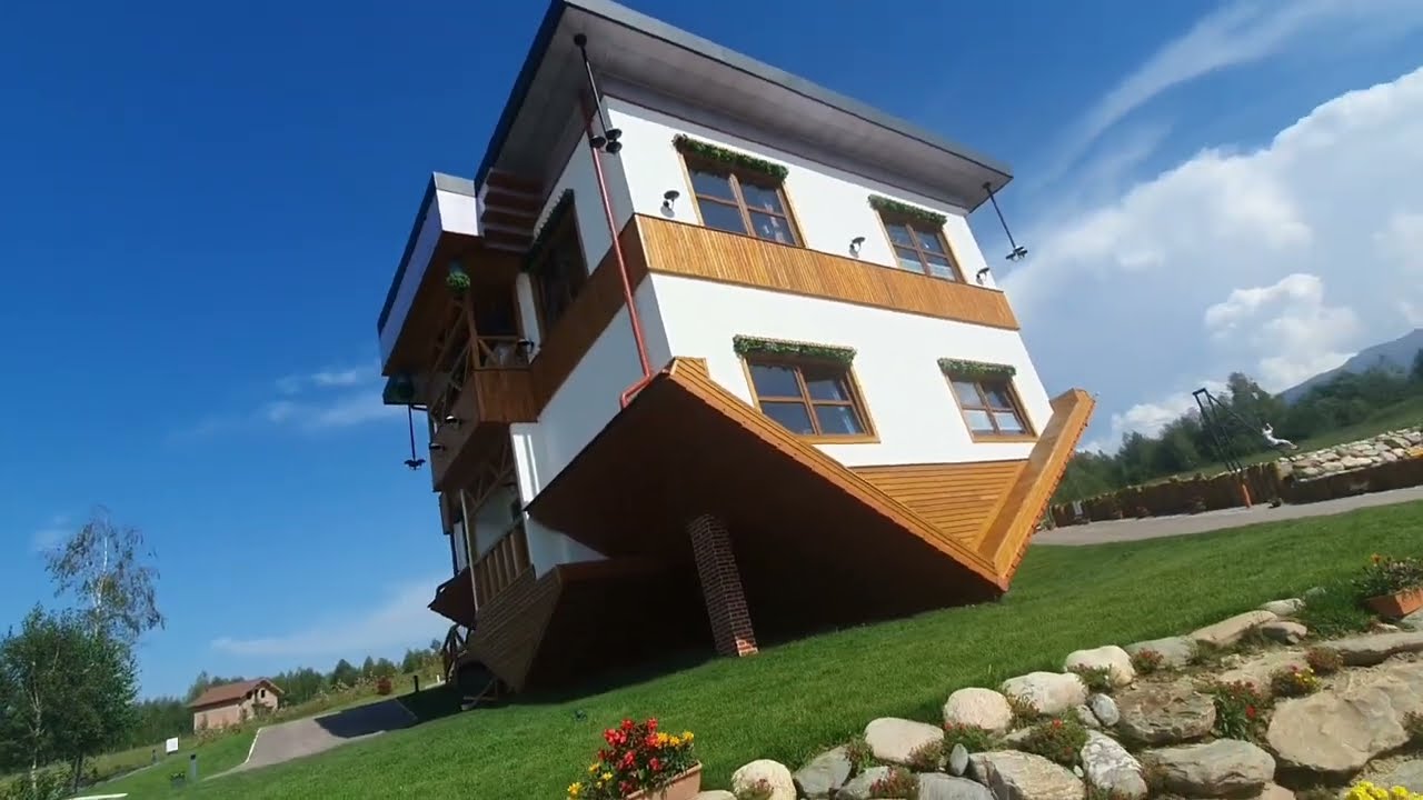 Tur virtual Casa Intoarsa din Avrig, jud Sibiu. Vizita la Brambura Park in casa rasturnata