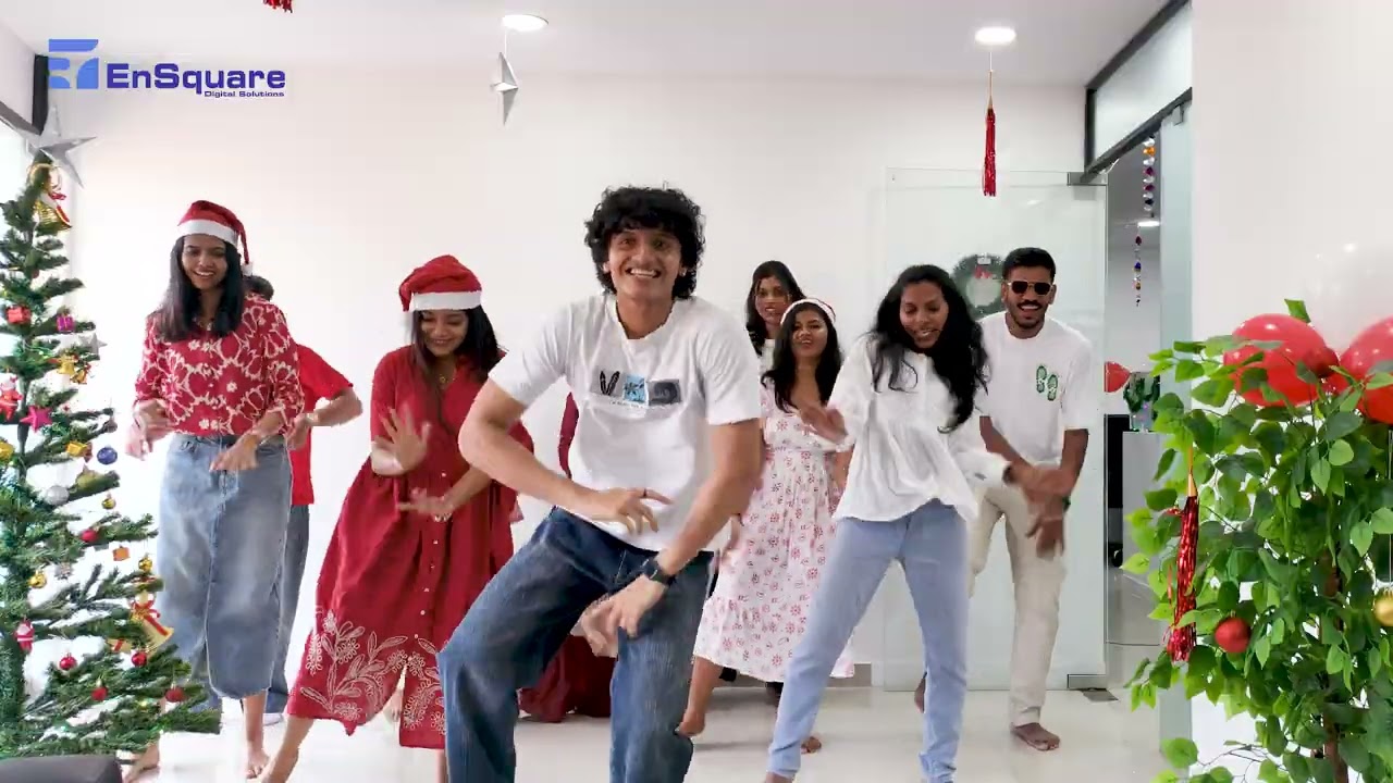 Transition alert 💃🏻❤️#christmasdancevideo #dancereels #carol #dancevideo 