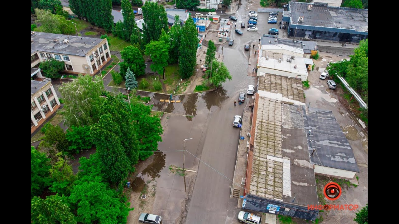 В Днепре после дождя полностью затопило улицу Коробова