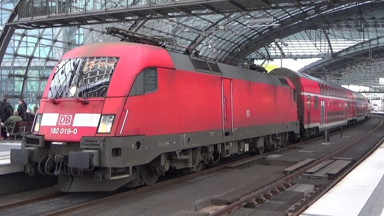 DB BR 182 019 departing Berlin Hauptbahnhof
