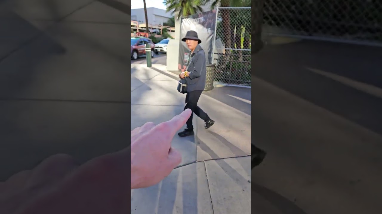 Pointing Out a Las Vegas Street Scam