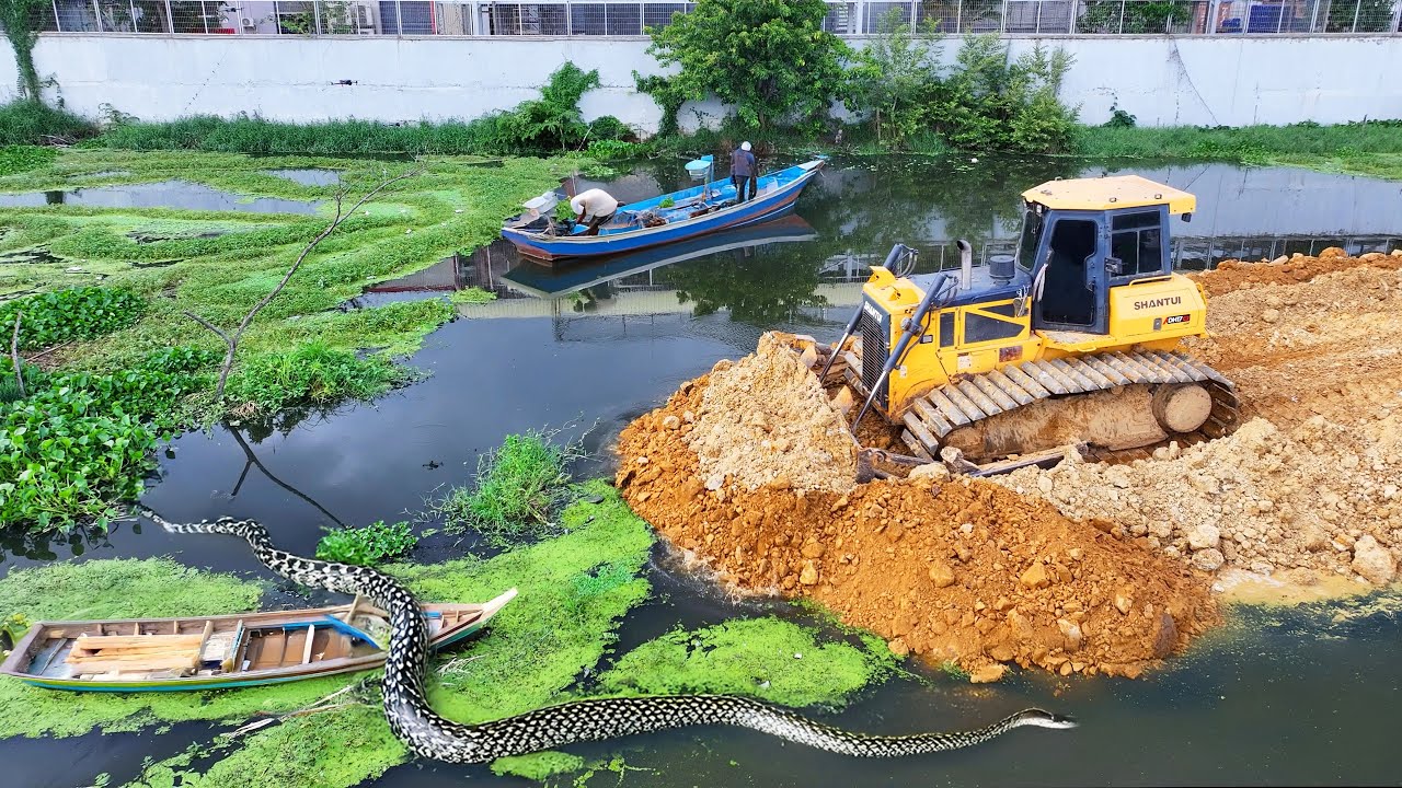 WOW !! The project has a very beautiful landscape. Using Dozer SHANYUI DH-17-C2 with 25.5ton truck