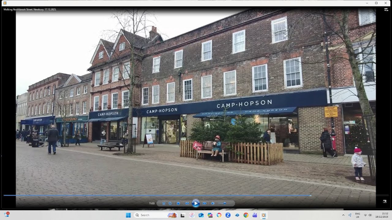 Walking Northbrook Street. Newbury. Shops. 17.12.2025.