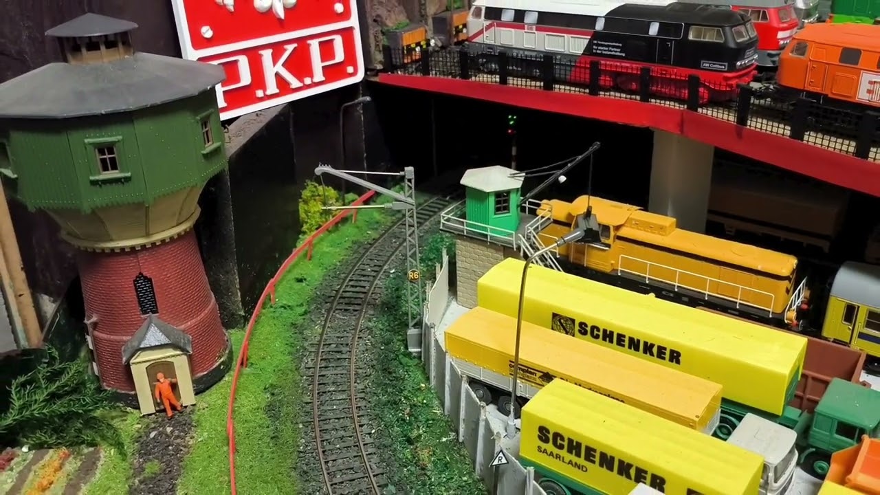 Br218 - 129-5 DB Piko + wagony osobowe typu 