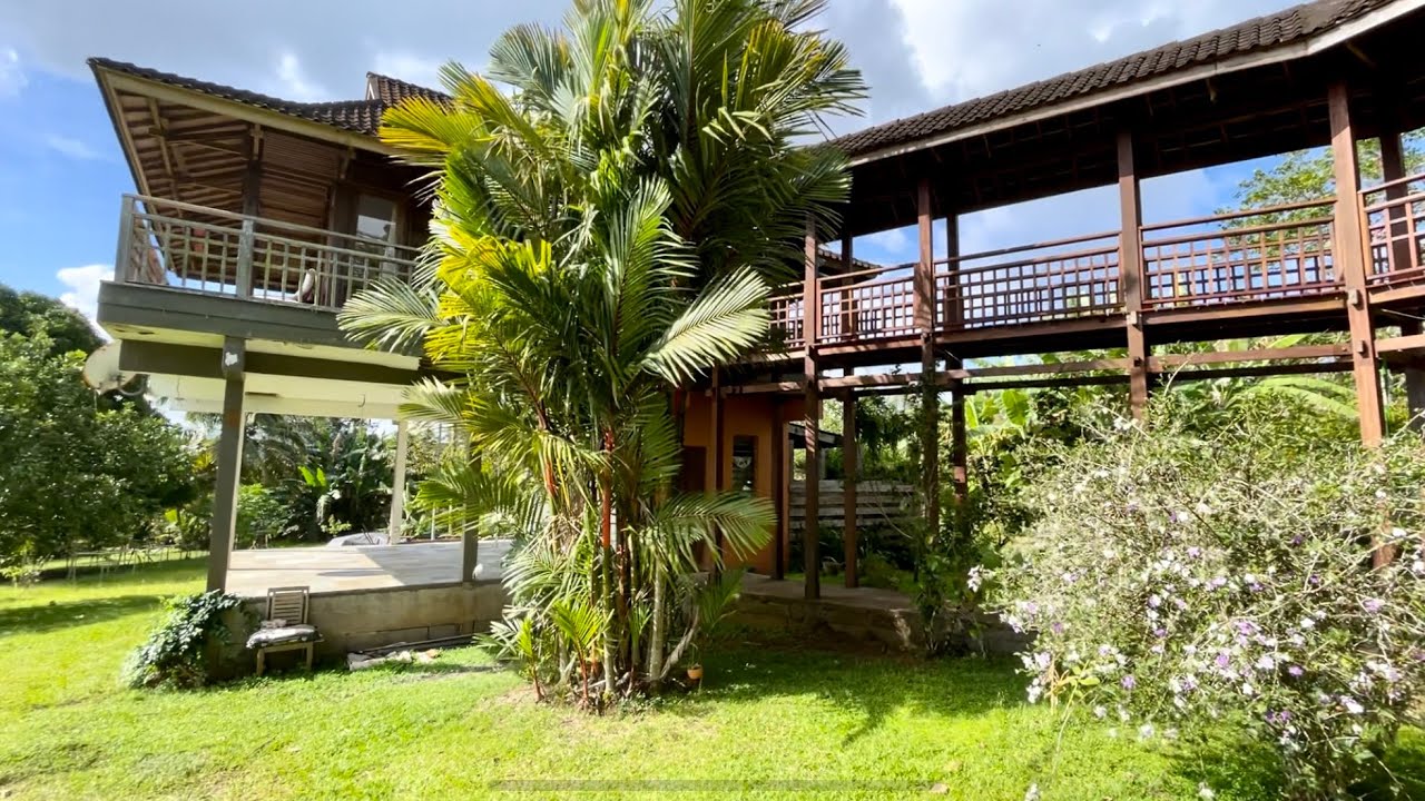 Ensemble immobilier, composé de 3 maisons à Toahotu￼