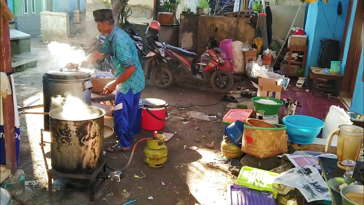 Wow, how unique! The atmosphere of Neng Sinta's wedding celebration in Ranca Beureum village