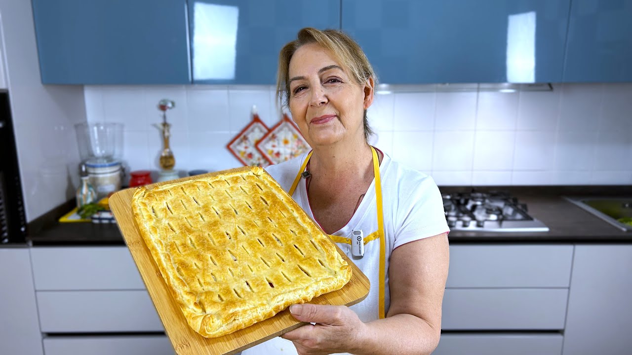 Слоеное тесто с начинкой из рикотты, салями и помидоров черри 🤗